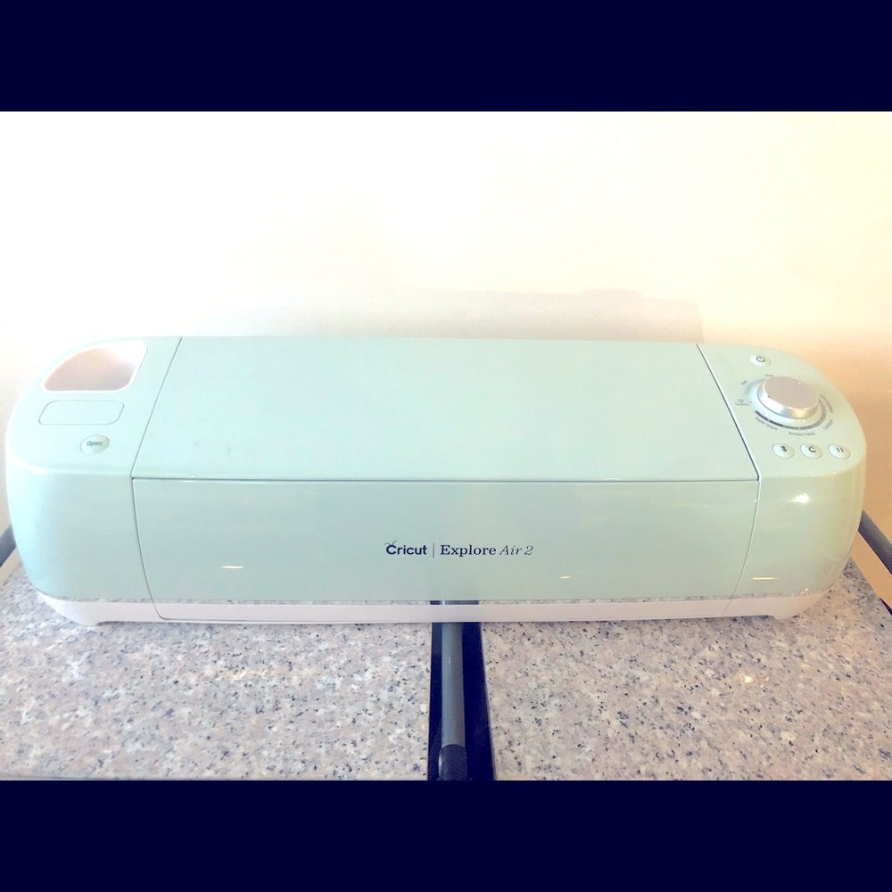 New Cricut Explore Air 2 w/ Accessories!